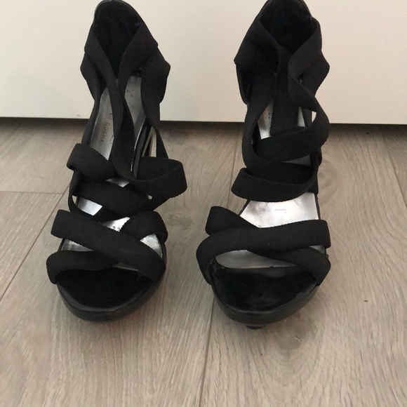 Black laced stilettos - Picture 2 of 4